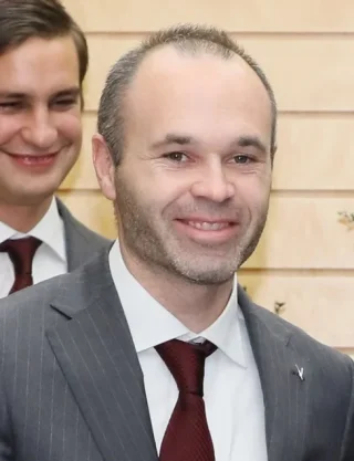 Andrés Iniesta height profile photo