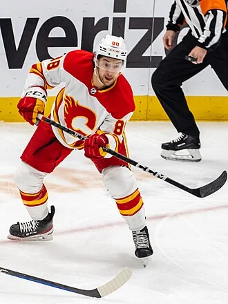 Andrew Mangiapane height profile photo