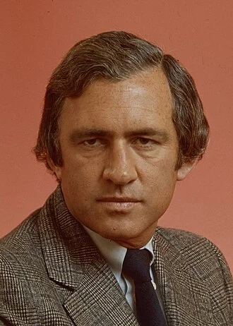 Andrew Peacock height profile photo