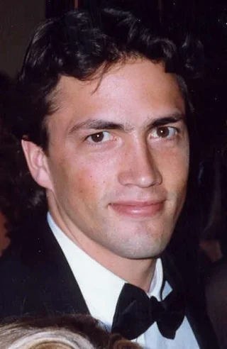Andrew Shue height profile photo