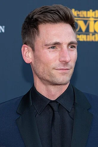 Andrew Walker (actor) height profile photo