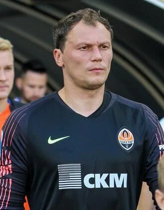 Andriy Pyatov height profile photo