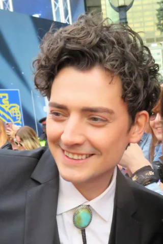 Aneurin Barnard height profile photo
