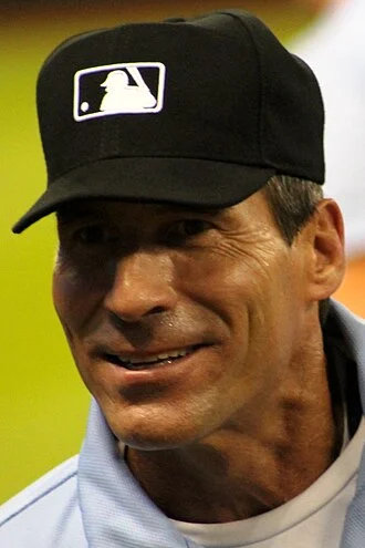 Ángel Hernández (umpire) height profile photo