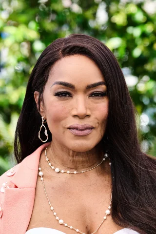 Angela Bassett height profile photo