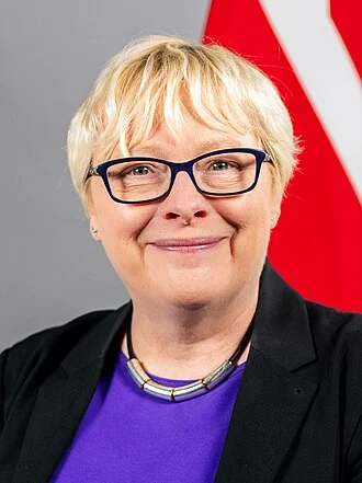Angela Eagle height profile photo