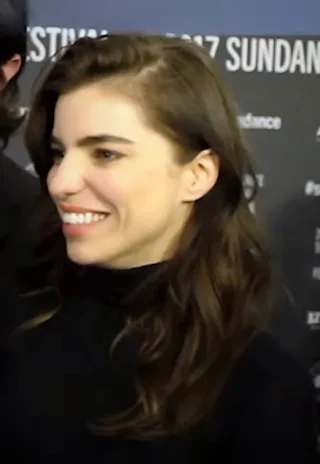 Angela Trimbur height profile photo