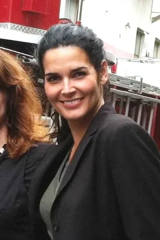 Angie Harmon height profile photo