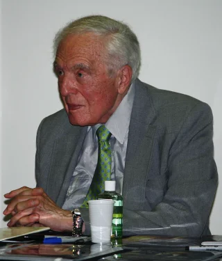 Angus Scrimm height profile photo