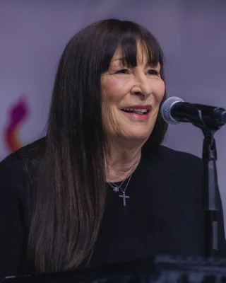 Anjelica Huston height profile photo