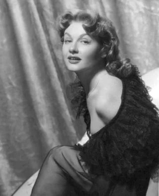 Ann Robinson height profile photo