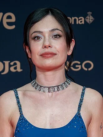 Anna Castillo height profile photo