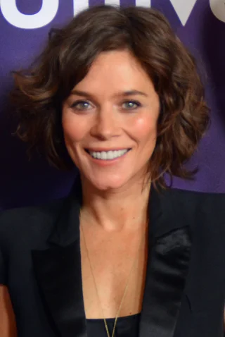 Anna Friel height profile photo