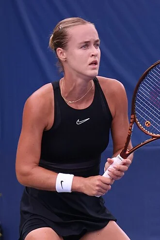 Anna Karolína Schmiedlová height profile photo
