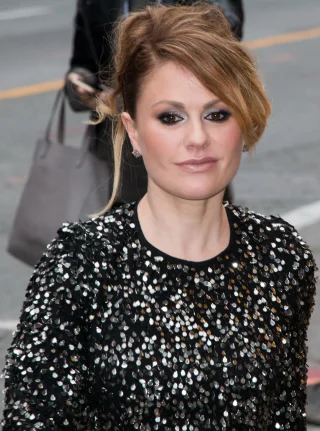 Anna Paquin height profile photo