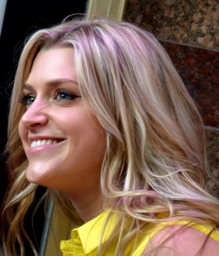 Anna Williamson height profile photo