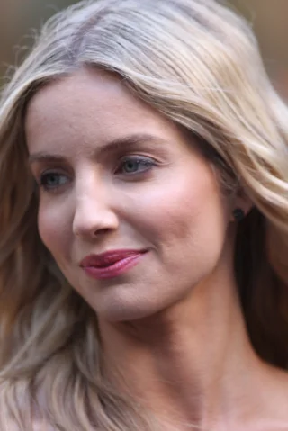 Annabelle Wallis height profile photo