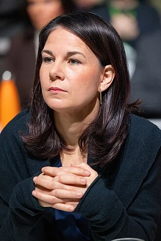 Annalena Baerbock height profile photo