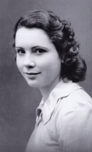 Anne Beaumanoir height profile photo