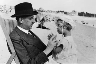 Anne de Gaulle height profile photo