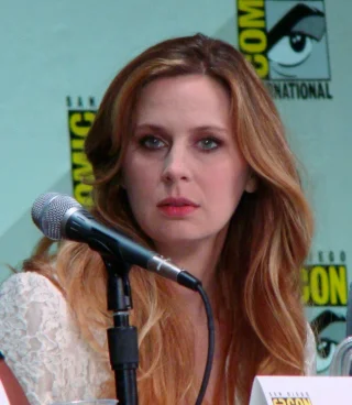Anne Dudek height profile photo