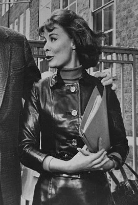 Anne Heywood height profile photo