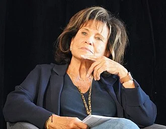 Anne Sinclair height profile photo