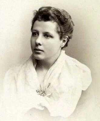 Annie Besant height profile photo