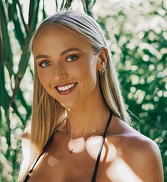 Annie Knight height profile photo