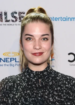 Annie Murphy height profile photo