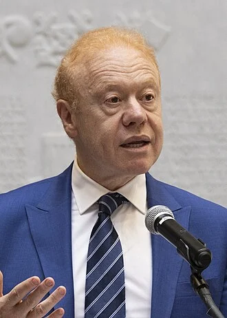 Anthony Pratt height profile photo
