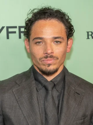 Anthony Ramos height profile photo