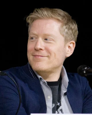Anthony Rapp height profile photo