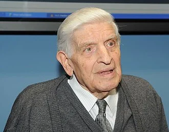 Anton Vratuša height profile photo