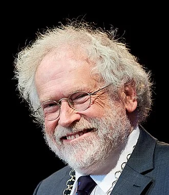 Anton Zeilinger height profile photo