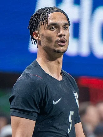 Antonee Robinson height profile photo