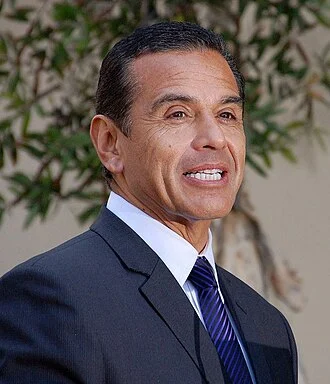 Antonio Villaraigosa height profile photo