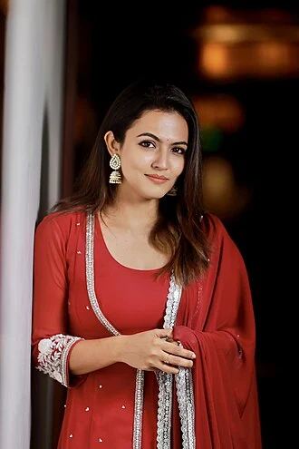 Aparna Das height profile photo