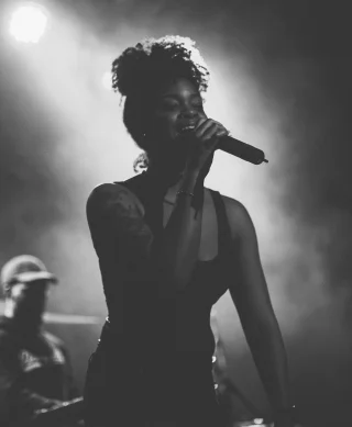 Ari Lennox height profile photo
