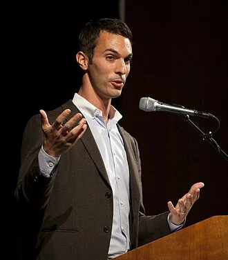 Ari Shapiro height profile photo