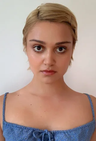 Ariela Barer height profile photo