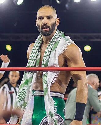 Ariya Daivari height profile photo