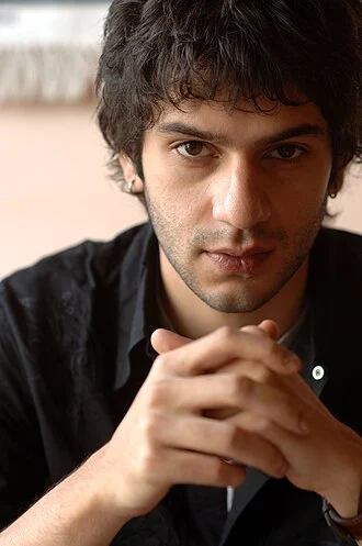 Arjun Mathur height profile photo