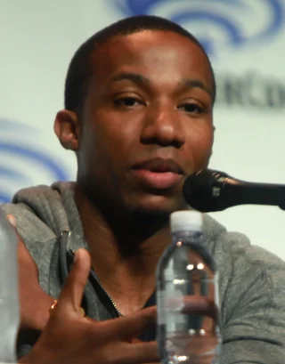 Arlen Escarpeta height profile photo
