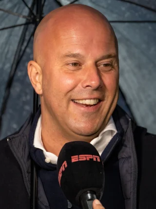 Arne Slot height profile photo