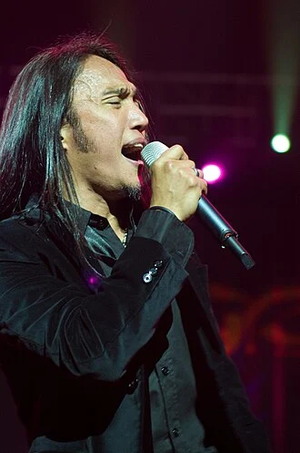 Arnel Pineda height profile photo