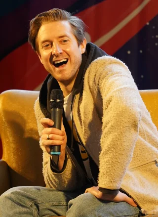 Arthur Darvill height profile photo