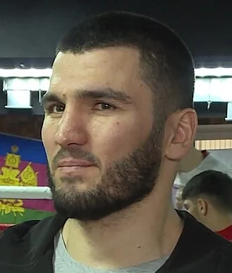 Artur Beterbiev height profile photo