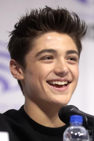 Asher Angel height profile photo