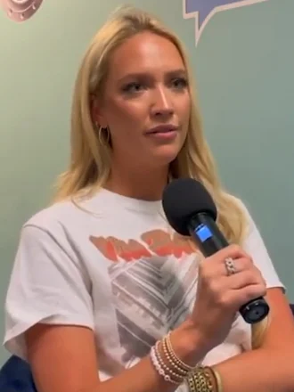 Ashley Brewer height profile photo